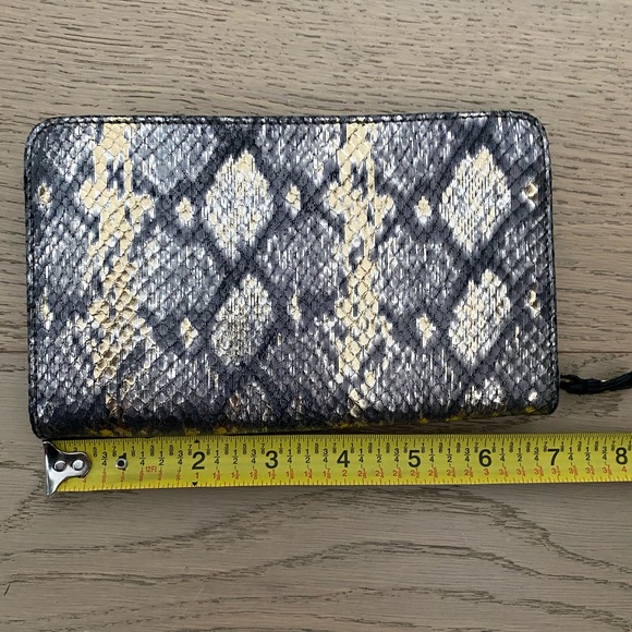 Club monaco leather wristlet - Picture 3 of 7